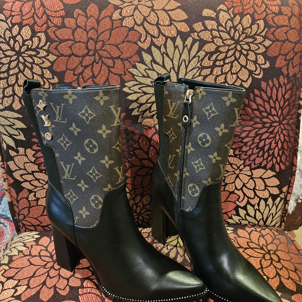 Elegant Black and Brown Women's Heeled Boots Size 9 - Picture 2 of 6